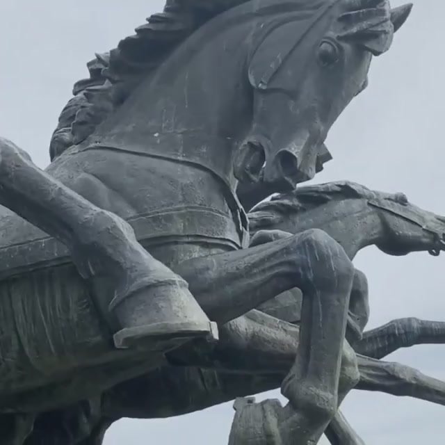 История по пути. «Легендарная тачанка» - памятник, установленный в октябре 1967 года в Каховке Херсонской области