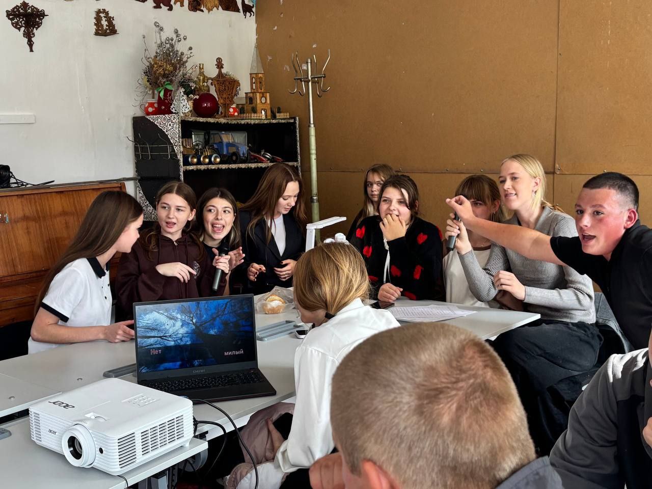 «Караоке-вечер: звезды на сцене» в Круглоозерской школе «Караоке-вечер: звезды на сцене» в Круглоозерской школе