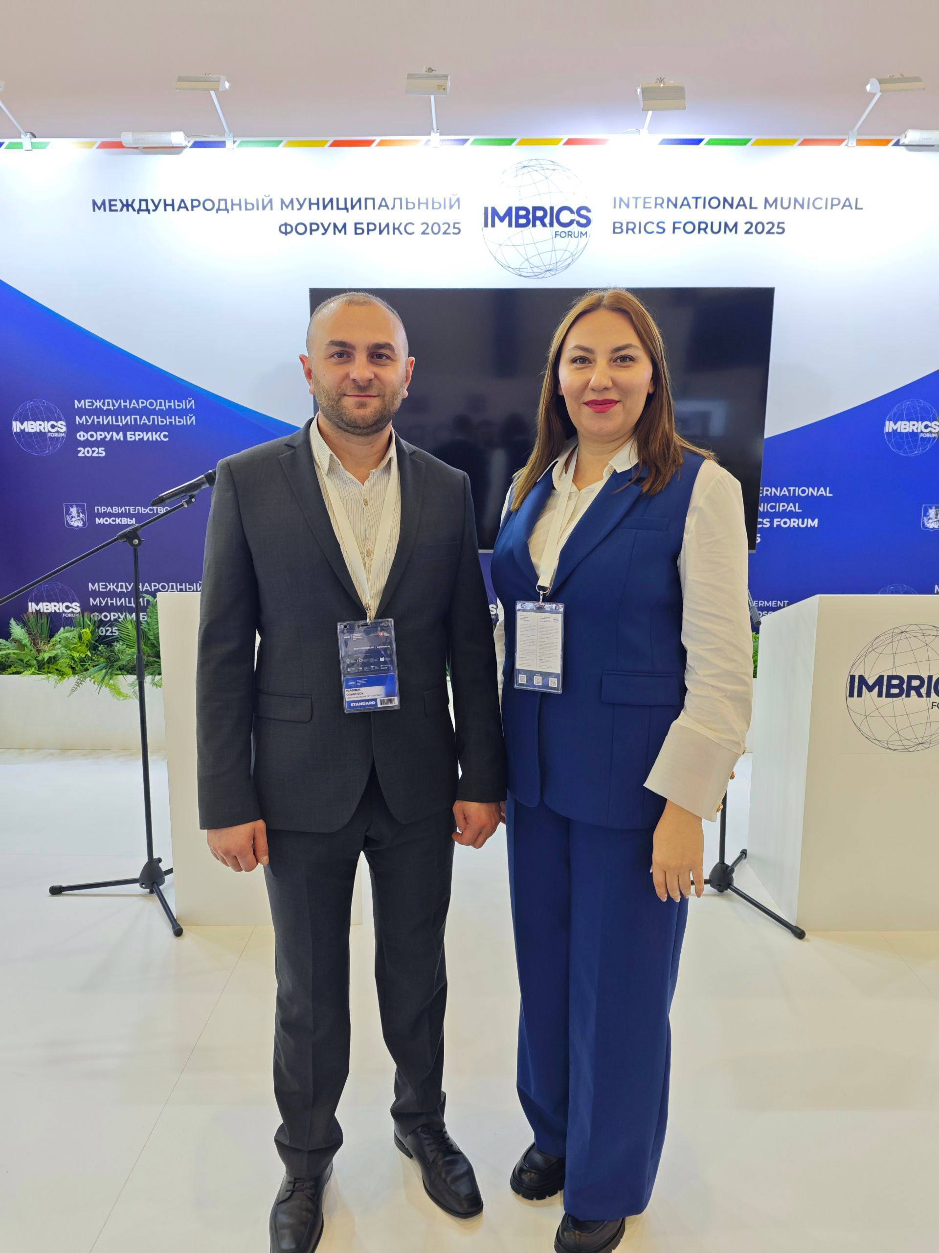 Владимир Оганесов: Уважаемые новокаховчане!. Прямо сейчас я нахожусь в Санкт-Петербурге, где принимаю участие в масштабном событии — Международном муниципальном форуме БРИКС 2025 Владимир Оганесов: Уважаемые новокаховчане!. Прямо сейчас я нахожусь в Санкт-Петербурге, где принимаю участие в масштабном событии — Международном муниципальном форуме БРИКС 2025