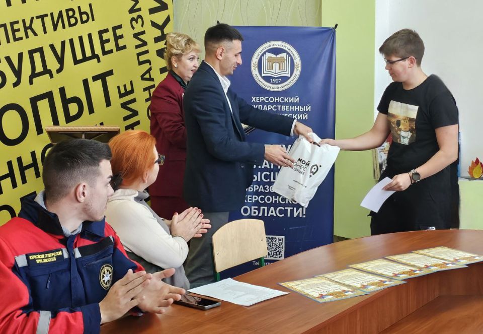 Награждение лучших студентов - участников Всероссийского экономического диктанта 2025 (ВЭД-2025) Награждение лучших студентов - участников Всероссийского экономического диктанта 2025 (ВЭД-2025)