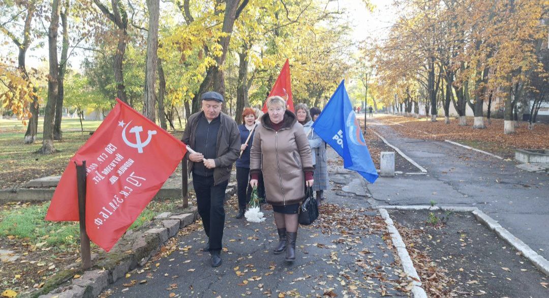 Надежда Бабешко: В Ивановке ко Дню освобождения посёлка от немецко-фашистских захватчиков состоялось возложение цветов к мемориалу памяти воинов, павших в годы Великой Отечественной войны