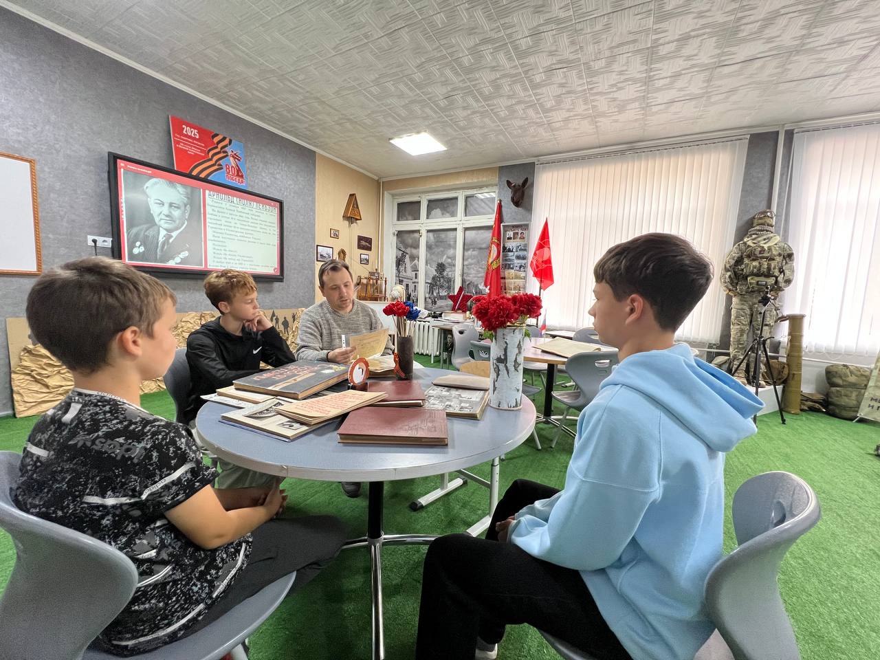 В рамках Международной акции «Учителя Победы» в Асканийской школе Чаплинского района почтили память учителей, проявивших героизм в годы Великой Отечественной войны В рамках Международной акции «Учителя Победы» в Асканийской школе Чаплинского района почтили память учителей, проявивших героизм в годы Великой Отечественной войны