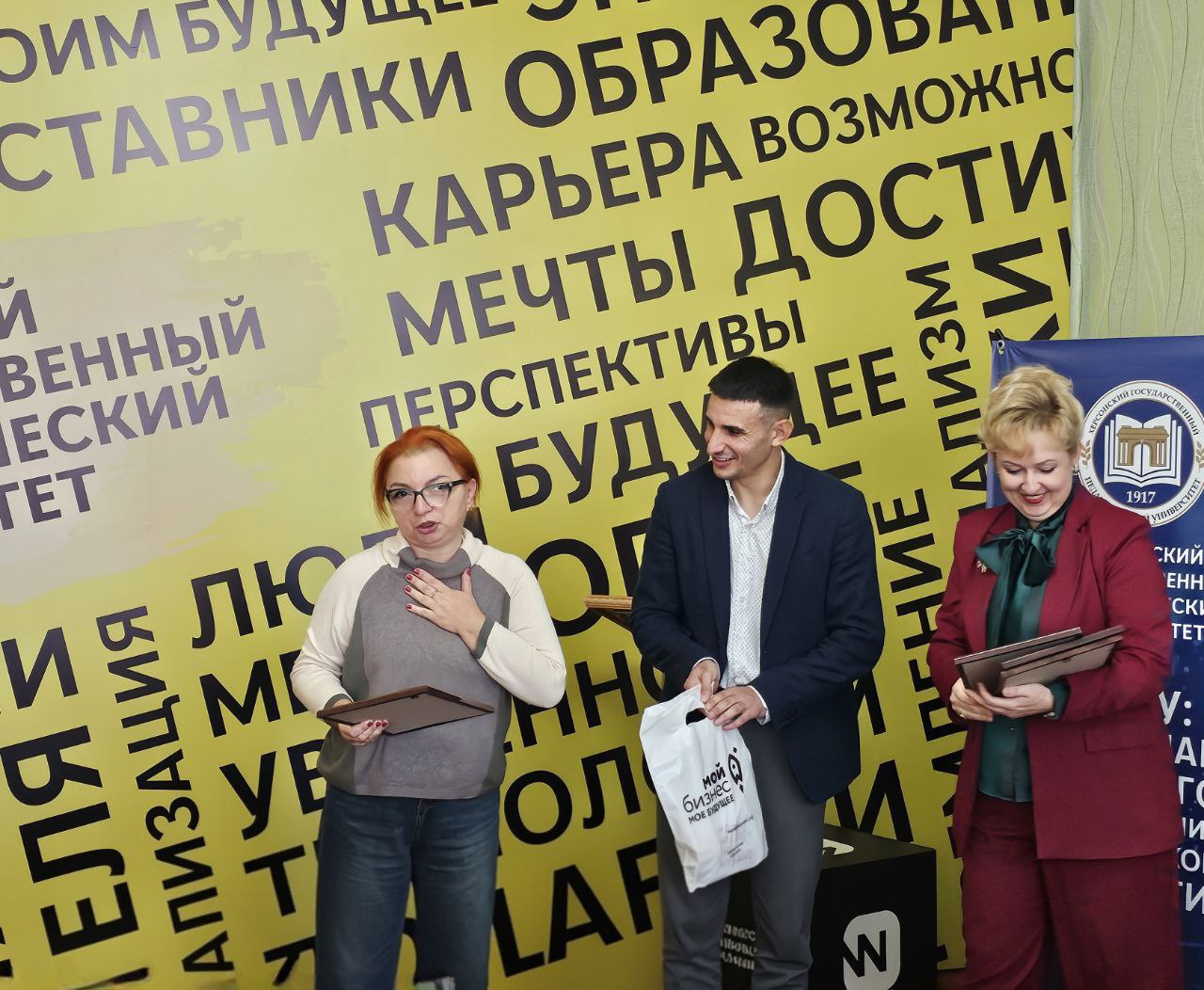 Награждение лучших студентов - участников Всероссийского экономического диктанта 2025 (ВЭД-2025) Награждение лучших студентов - участников Всероссийского экономического диктанта 2025 (ВЭД-2025)