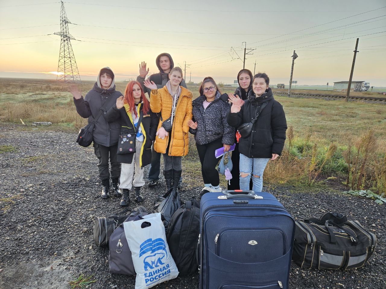 Владимир Сальдо: Наши волонтёры отправились в лагерь «Курский рубеж», чтобы помочь курянам восстановить дома после обстрелов Владимир Сальдо: Наши волонтёры отправились в лагерь «Курский рубеж», чтобы помочь курянам восстановить дома после обстрелов