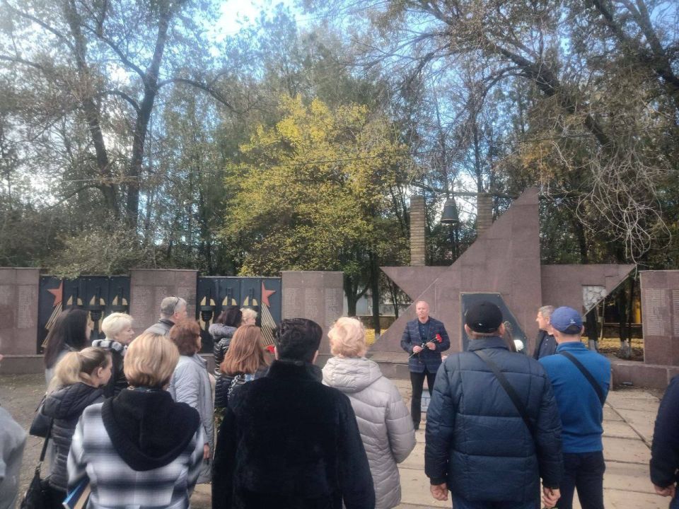 Сегодня, 29 октября, в Ивановке мы отмечаем — 82-ю годовщину освобождения нашего посёлка от немецко-фашистских захватчиков Сегодня, 29 октября, в Ивановке мы отмечаем — 82-ю годовщину освобождения нашего посёлка от немецко-фашистских захватчиков