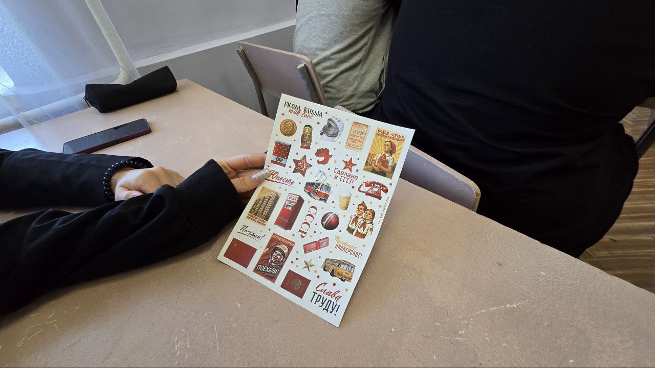 В Геническом строительном колледже лидер ЛКСМ Амина Шабанова провела лекцию, посвященную 107-й годовщине комсомола В Геническом строительном колледже лидер ЛКСМ Амина Шабанова провела лекцию, посвященную 107-й годовщине комсомола