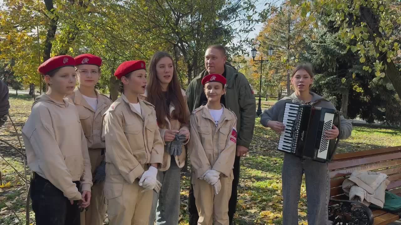 Субботник в сквере Воинской Славы: готовимся к годовщине освобождения Геническа