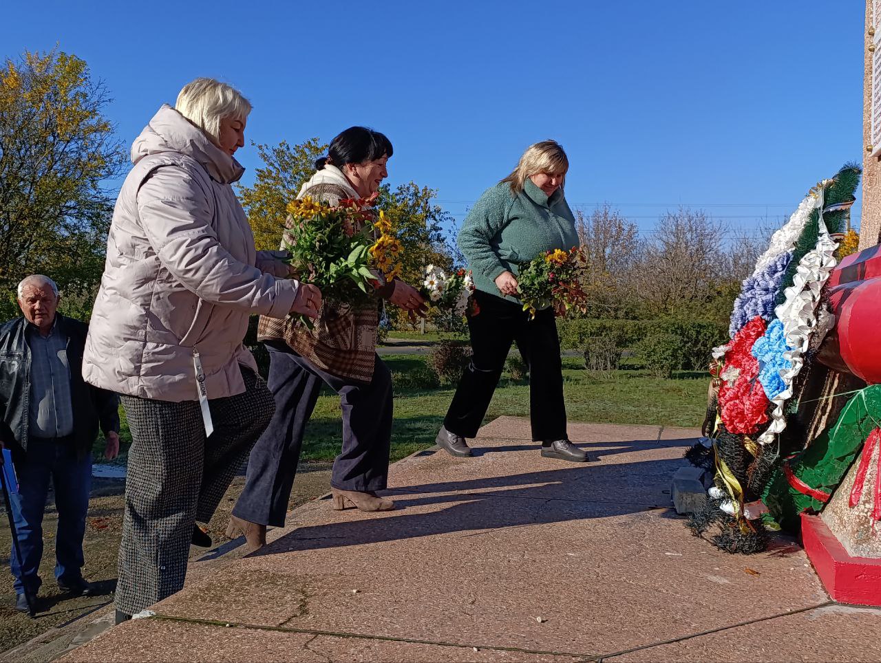 В селе Азовское почтили память освободителей В селе Азовское почтили память освободителей