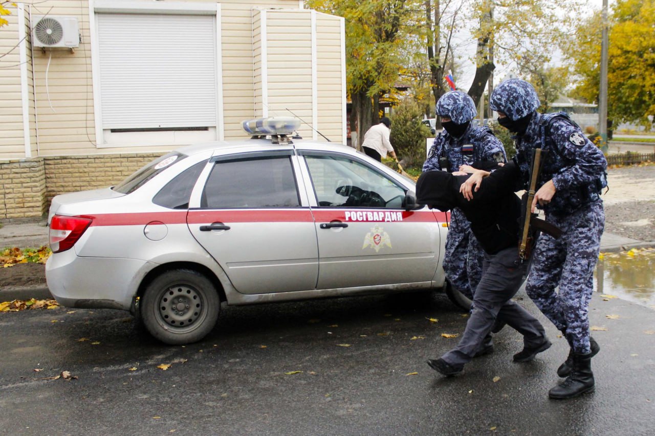 Сотрудники вневедомственной охраны Росгвардии отмечают профессиональный праздник в Херсонской области