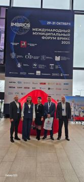 Владимир Оганесов: Уважаемые новокаховчане!. Прямо сейчас я нахожусь в Санкт-Петербурге, где принимаю участие в масштабном событии — Международном муниципальном форуме БРИКС 2025