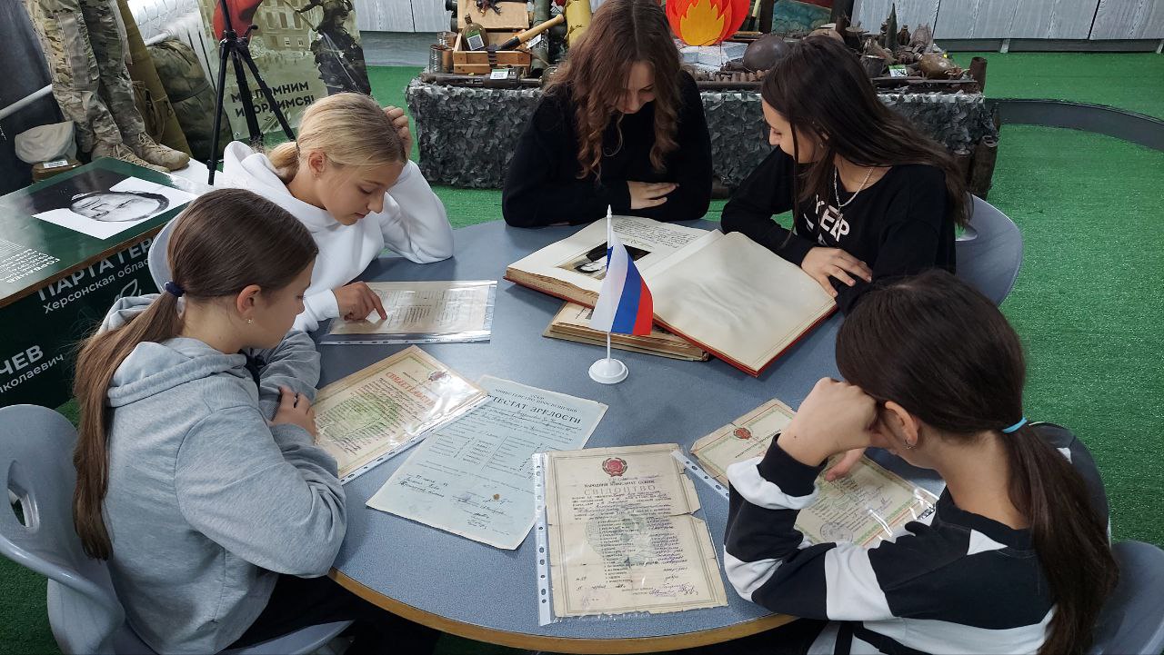 В рамках Международной акции «Учителя Победы» в Асканийской школе Чаплинского района почтили память учителей, проявивших героизм в годы Великой Отечественной войны В рамках Международной акции «Учителя Победы» в Асканийской школе Чаплинского района почтили память учителей, проявивших героизм в годы Великой Отечественной войны