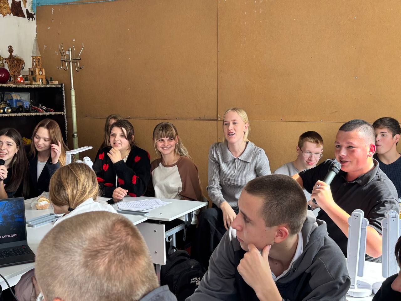 «Караоке-вечер: звезды на сцене» в Круглоозерской школе «Караоке-вечер: звезды на сцене» в Круглоозерской школе