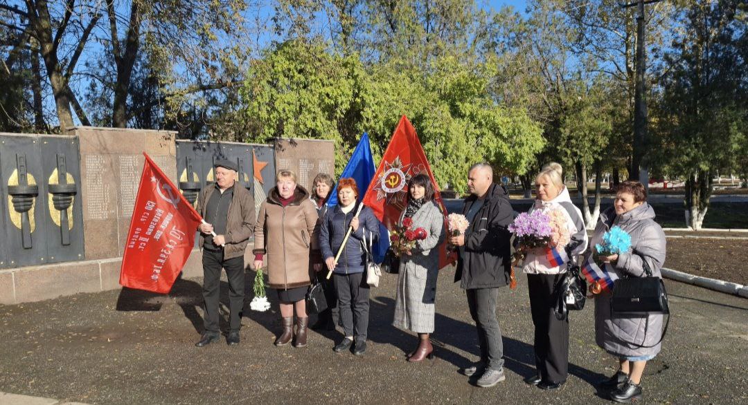 Надежда Бабешко: В Ивановке ко Дню освобождения посёлка от немецко-фашистских захватчиков состоялось возложение цветов к мемориалу памяти воинов, павших в годы Великой Отечественной войны Надежда Бабешко: В Ивановке ко Дню освобождения посёлка от немецко-фашистских захватчиков состоялось возложение цветов к мемориалу памяти воинов, павших в годы Великой Отечественной войны