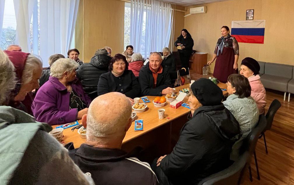 В Любимовке прошло чаепитие, посвященное Дню бабушек и дедушек