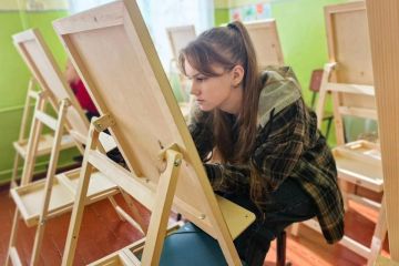 В Каланчакскую детскую школу искусств поступили новые инструменты и мебель