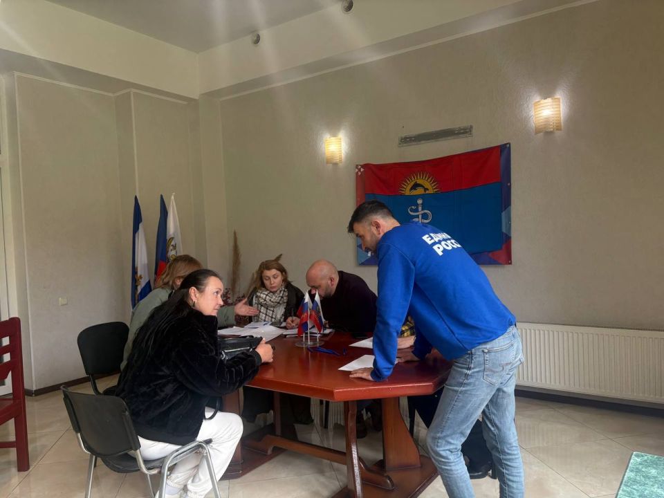 «Единая Россия», пригласила специалистов «Госюрбюро» принять участие в выездном приёме жителей Голопристанского района в с. Железный Порт «Единая Россия», пригласила специалистов «Госюрбюро» принять участие в выездном приёме жителей Голопристанского района в с. Железный Порт