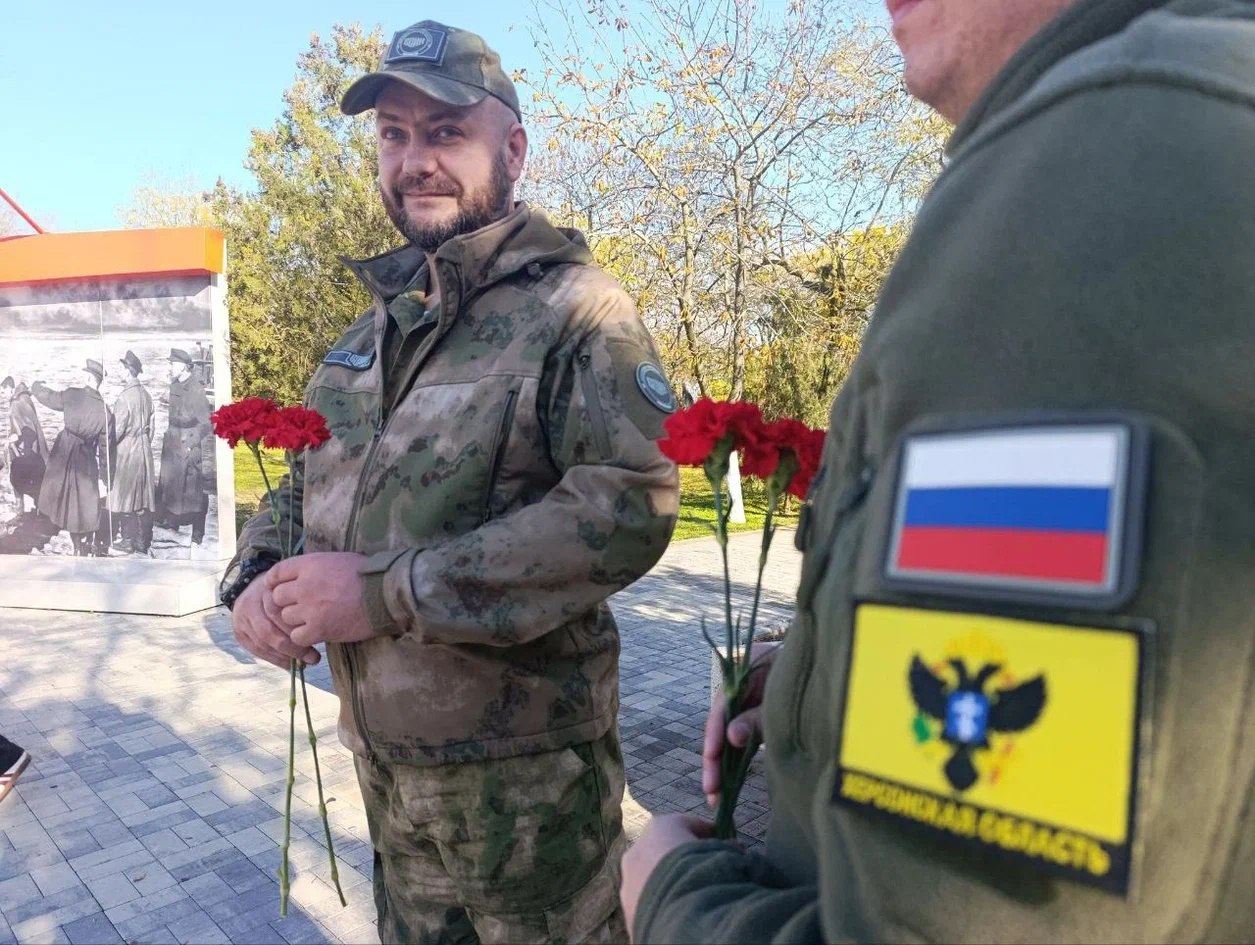 Торжественное собрание «Священна память о защитниках Родины», приуроченное ко Дню освобождения города от немецко-фашистских захватчиков, состоялось в Геническом парке культуры и отдыха у памятника Неизвестному солдату Торжественное собрание «Священна память о защитниках Родины», приуроченное ко Дню освобождения города от немецко-фашистских захватчиков, состоялось в Геническом парке культуры и отдыха у памятника Неизвестному солдату