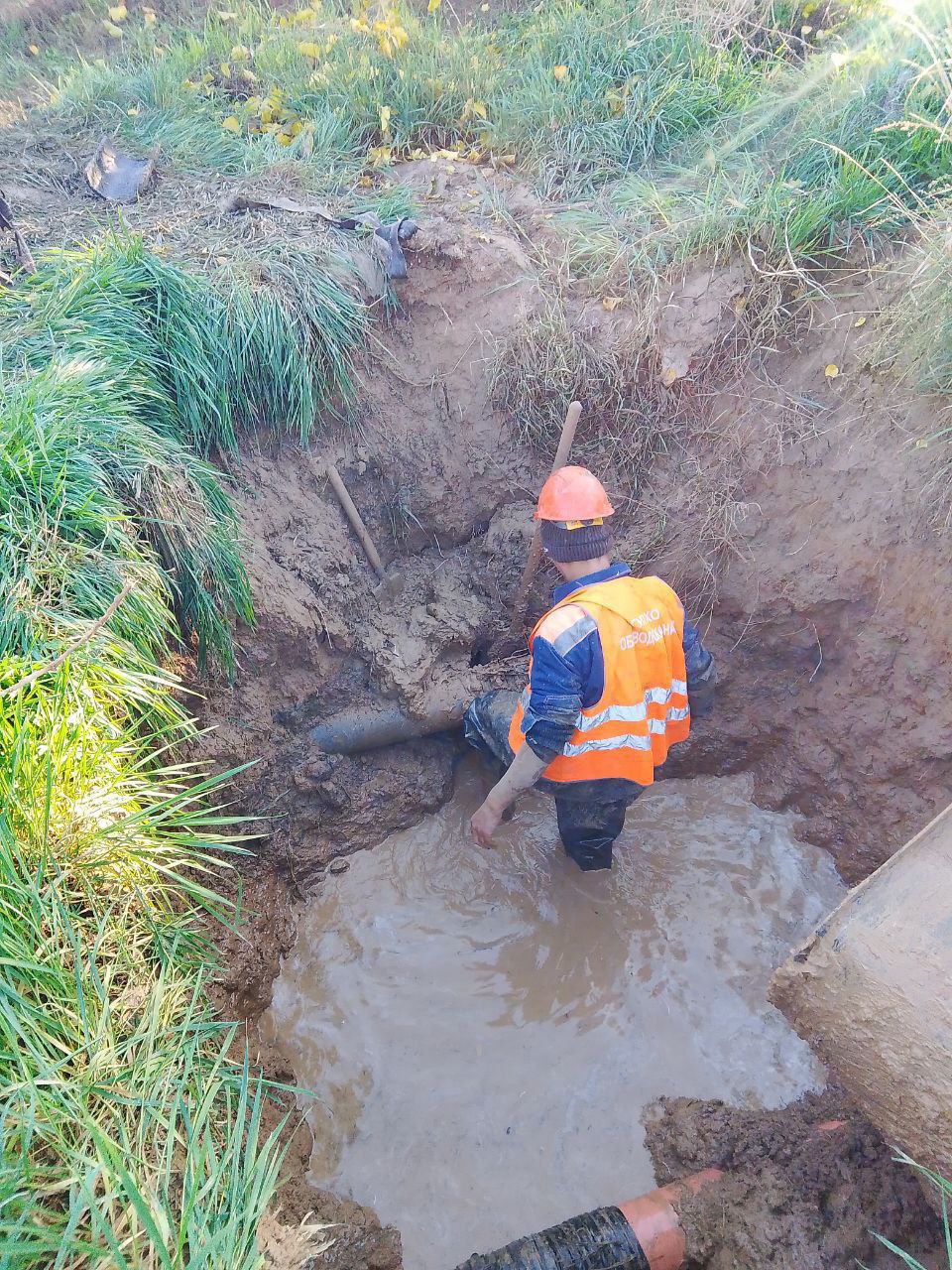 Специалистами ГУП ХО «ОБЛВОДОКАНАЛ» проведены работы по поддержанию надежной работы систем водоснабжения в поселках Новотроицкое и Сивашское Специалистами ГУП ХО «ОБЛВОДОКАНАЛ» проведены работы по поддержанию надежной работы систем водоснабжения в поселках Новотроицкое и Сивашское