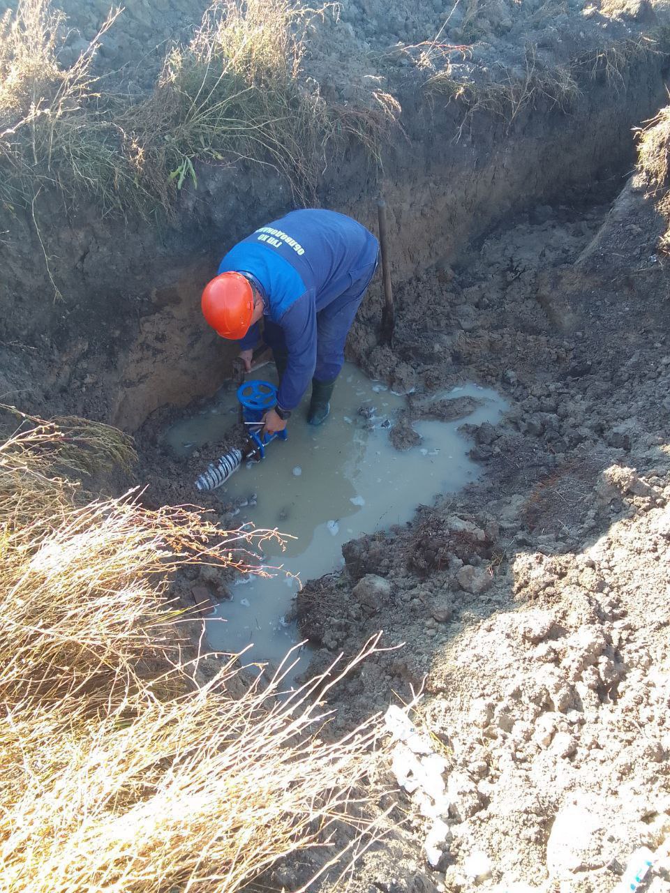 Специалистами ГУП ХО «ОБЛВОДОКАНАЛ» проведены работы по поддержанию надежной работы систем водоснабжения в поселках Новотроицкое и Сивашское Специалистами ГУП ХО «ОБЛВОДОКАНАЛ» проведены работы по поддержанию надежной работы систем водоснабжения в поселках Новотроицкое и Сивашское