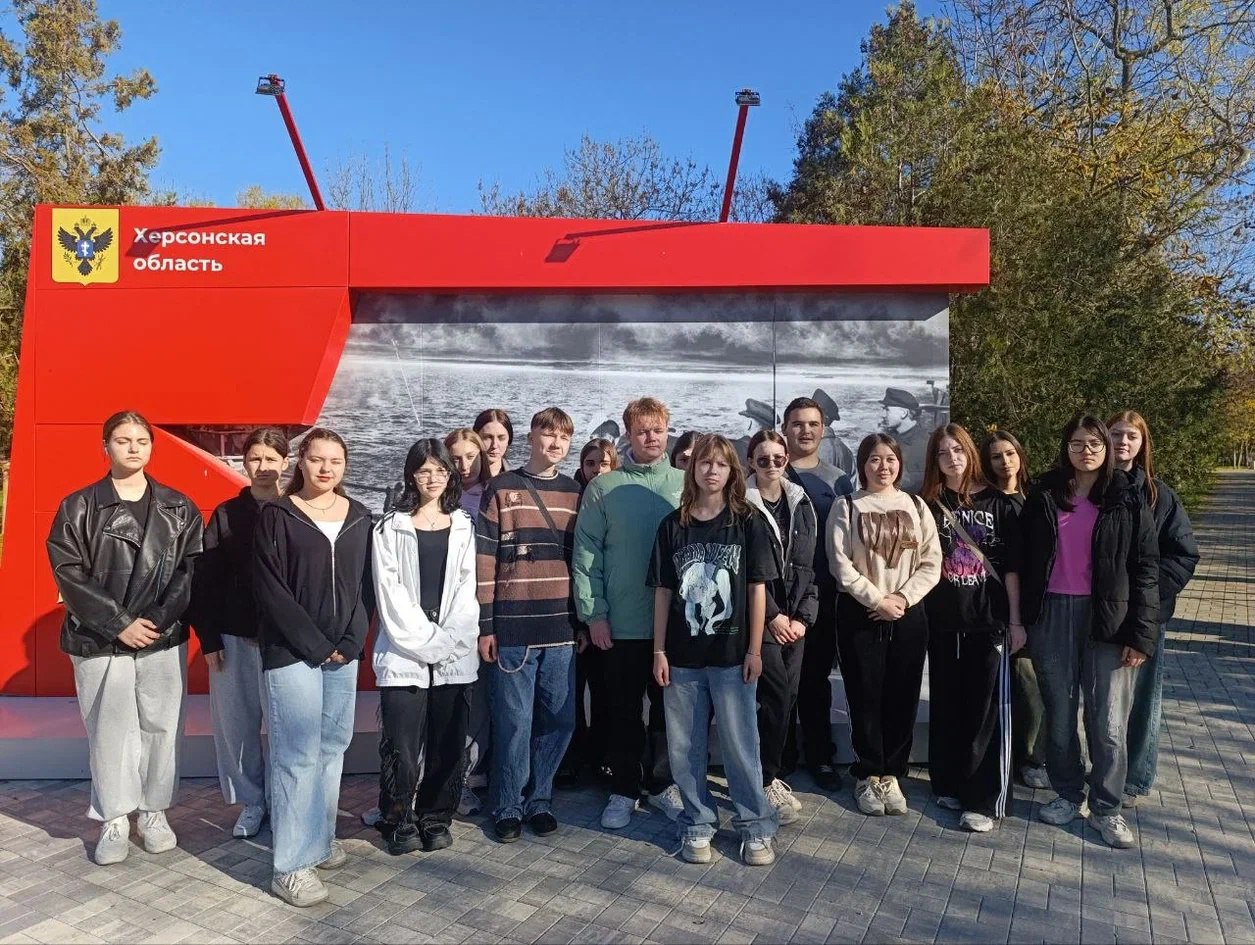 Торжественное собрание «Священна память о защитниках Родины», приуроченное ко Дню освобождения города от немецко-фашистских захватчиков, состоялось в Геническом парке культуры и отдыха у памятника Неизвестному солдату Торжественное собрание «Священна память о защитниках Родины», приуроченное ко Дню освобождения города от немецко-фашистских захватчиков, состоялось в Геническом парке культуры и отдыха у памятника Неизвестному солдату
