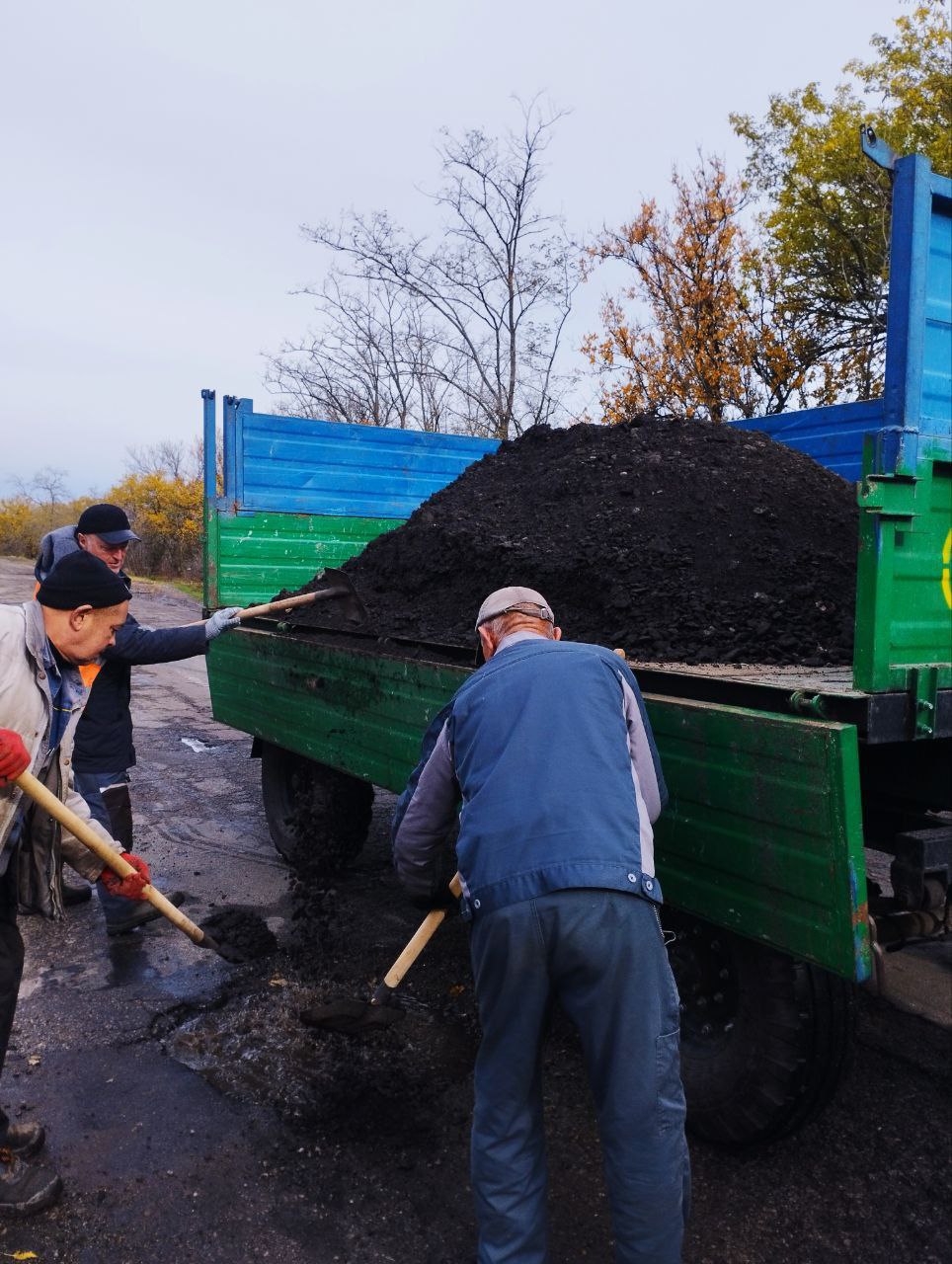 Коммунальные работники Каховки каждое утро выходят на улицы, обеспечивая чистоту и благоустройство города Коммунальные работники Каховки каждое утро выходят на улицы, обеспечивая чистоту и благоустройство города