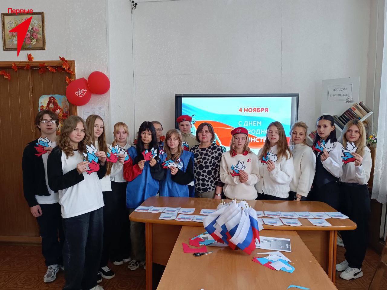 Первые Новотроицкой школы приняли участие в патриотическом уроке Первые Новотроицкой школы приняли участие в патриотическом уроке