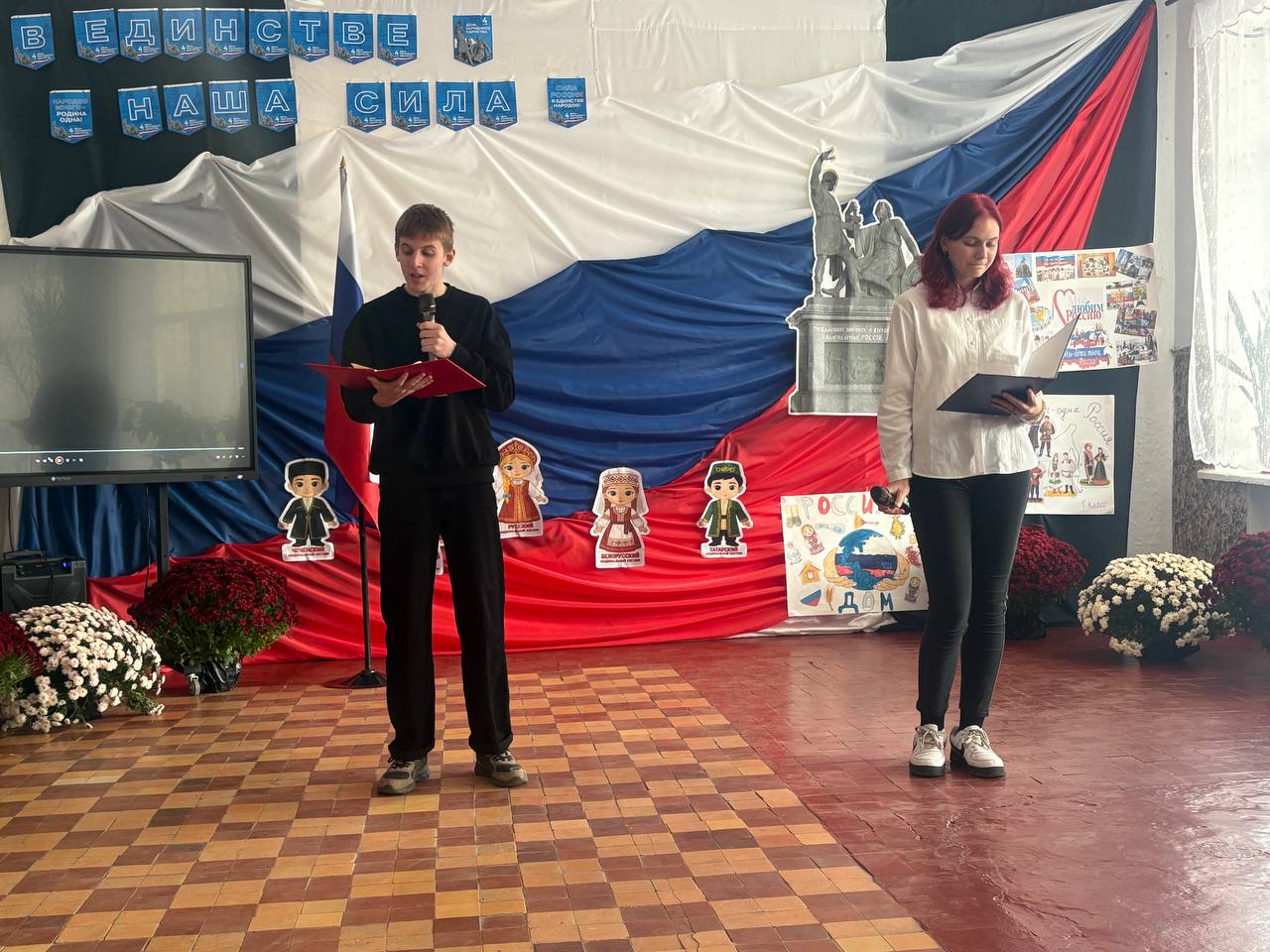 В Бехтерской школе открыли «Парту Героя» в честь главного врача Алешковской ЦРБ Владимира Харлана