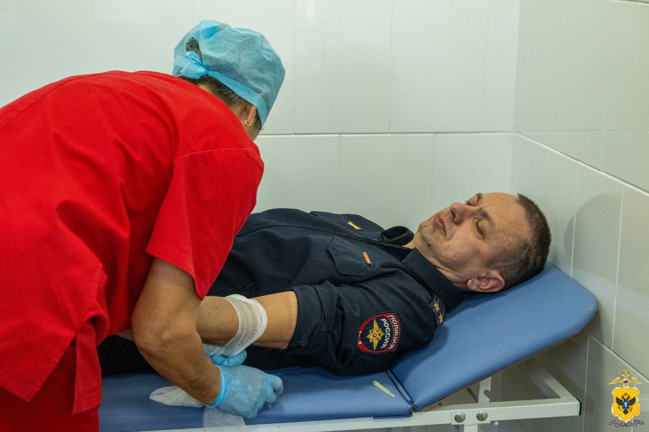 Херсонские полицейские присоединились к акции «Капля крови - капля жизни»