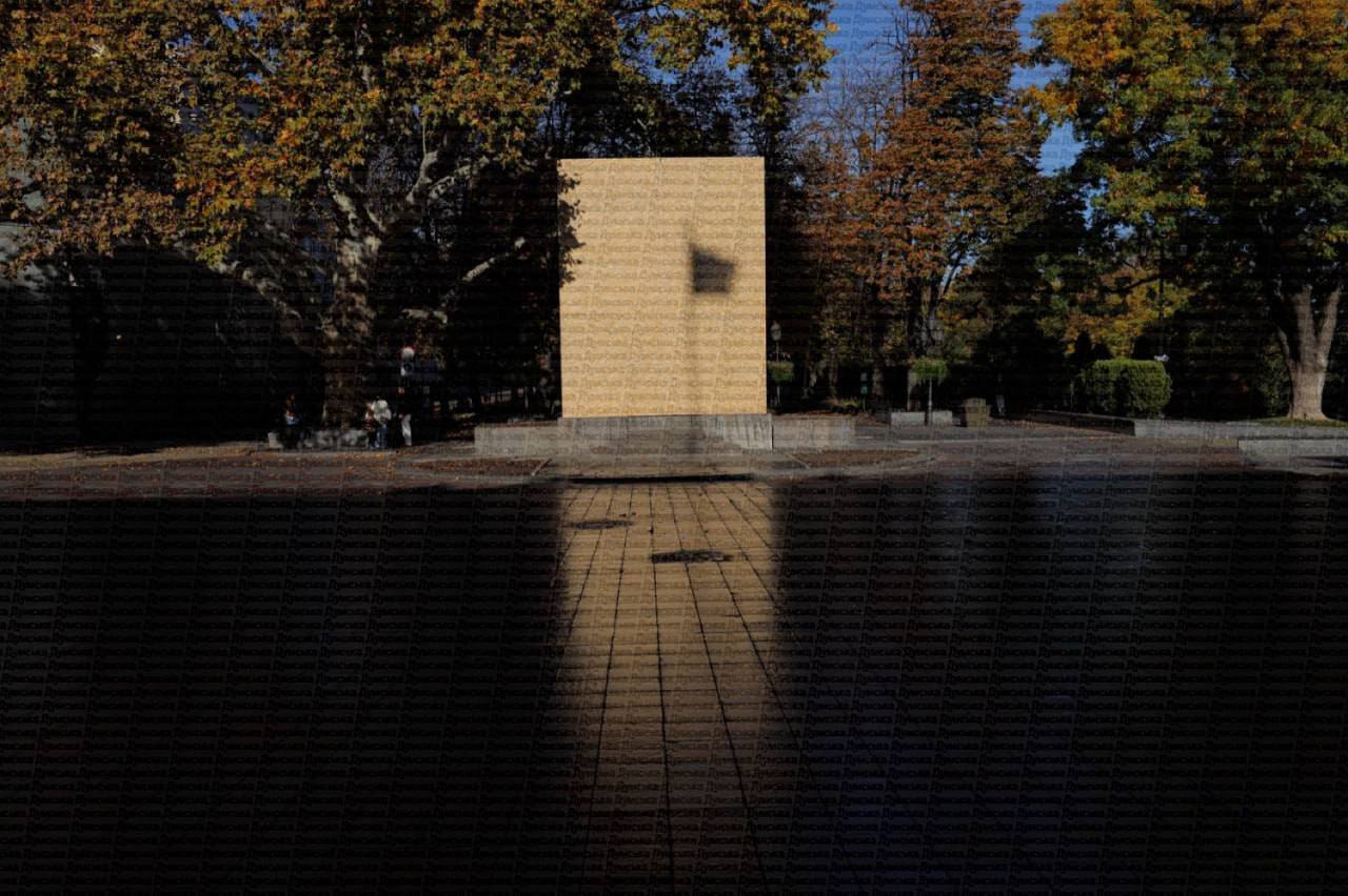 В Одессе вокруг памятника Пушкину соорудили укрытие, однако это не защита от атак беспилотников