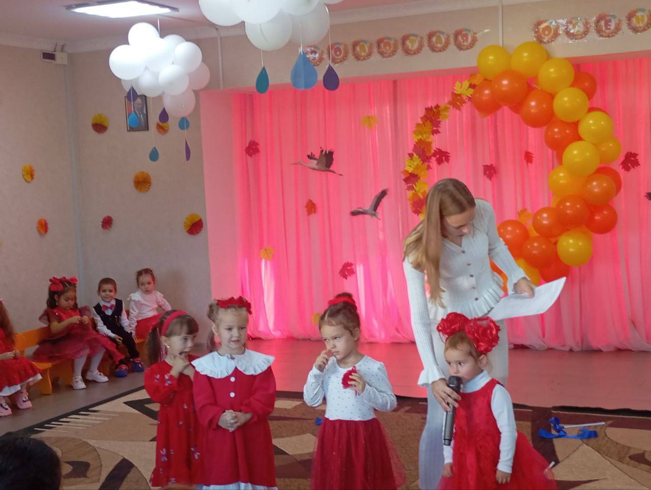 В детском саду «Солнышко» состоялись утренники "Золотая осень" для младшей и средней групп В детском саду «Солнышко» состоялись утренники "Золотая осень" для младшей и средней групп