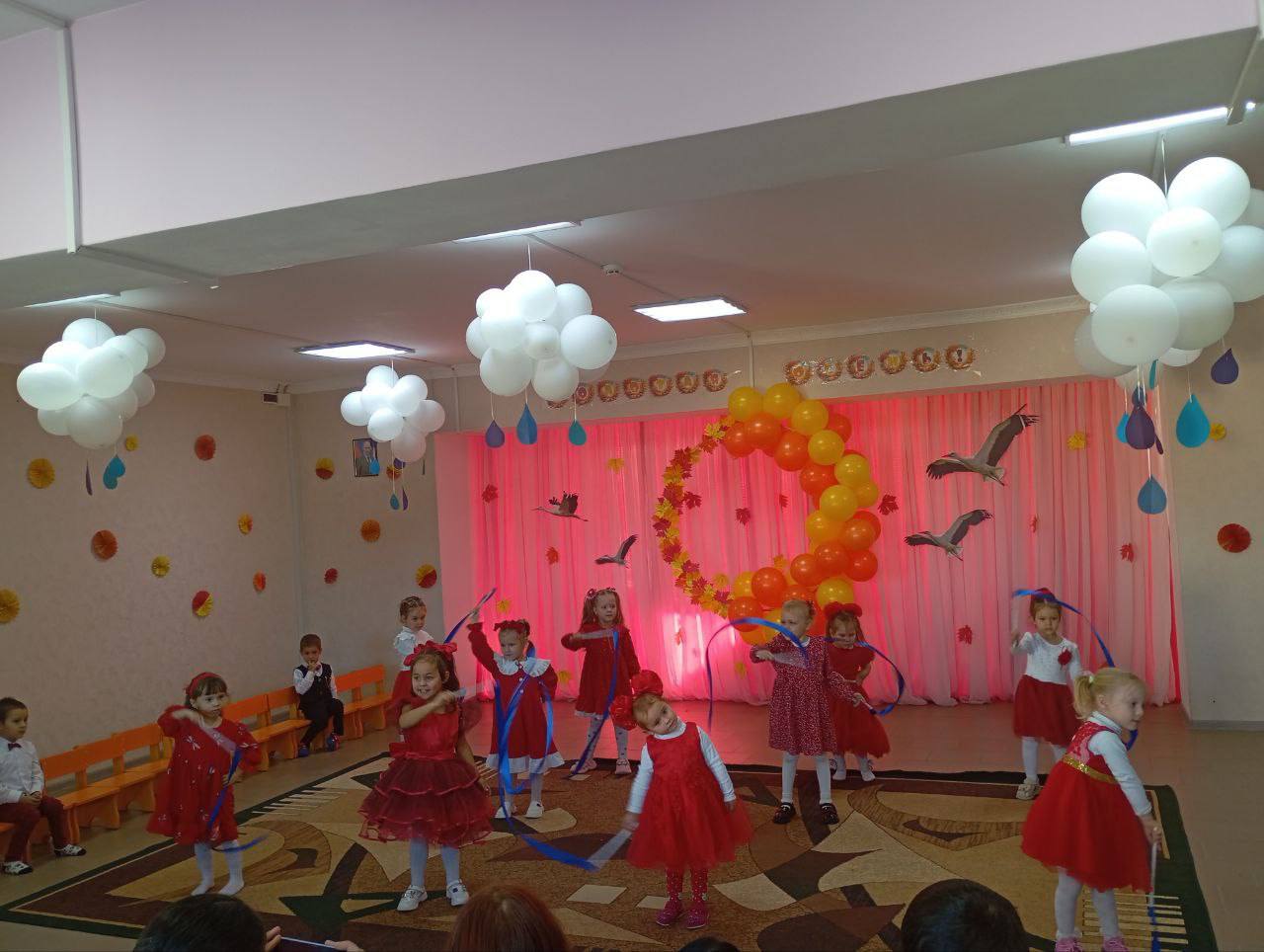 В детском саду «Солнышко» состоялись утренники "Золотая осень" для младшей и средней групп
