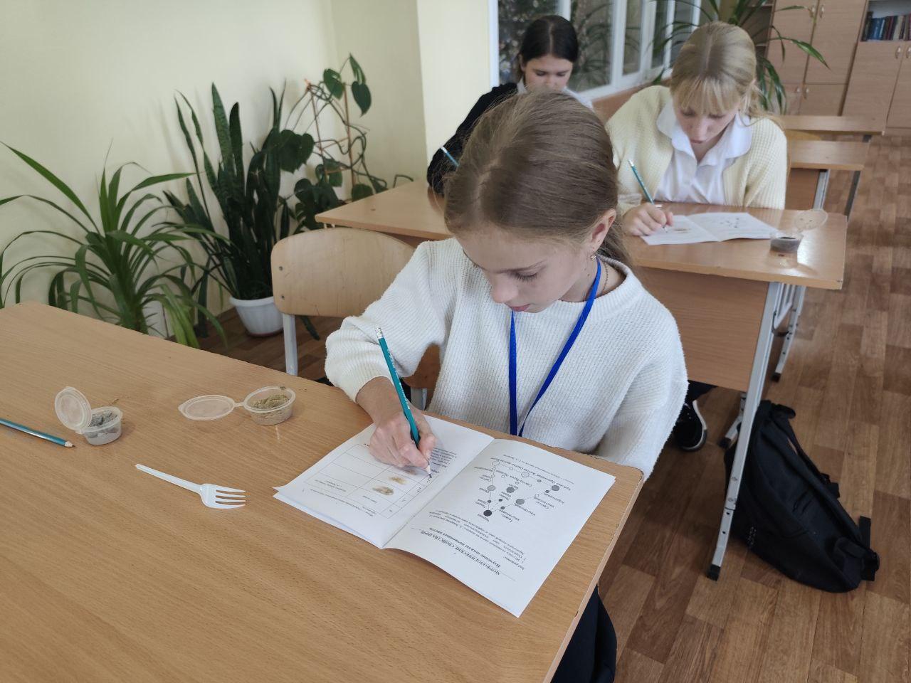 Юные лесничие изучают почвы заповедных территорий