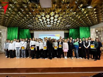 Первые Чаплинской школы приняли участие в Региональном съезде будущих педагогов