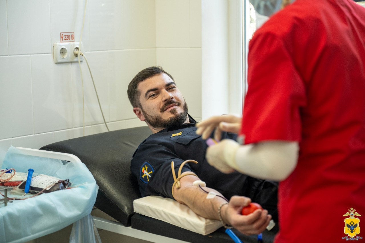 Полицейские Херсонской области присоединились к Всероссийской акции "Капля крови — капля жизни"