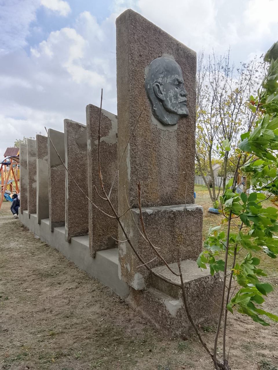 Коммунальные работники Каховки каждое утро выходят на улицы, обеспечивая чистоту и благоустройство города Коммунальные работники Каховки каждое утро выходят на улицы, обеспечивая чистоту и благоустройство города