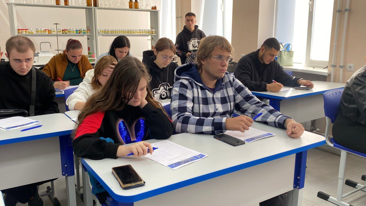 Херсонская область впервые приняла участие во Всероссийском научно-технологическом диктанте «Единой России» Херсонская область впервые приняла участие во Всероссийском научно-технологическом диктанте «Единой России»