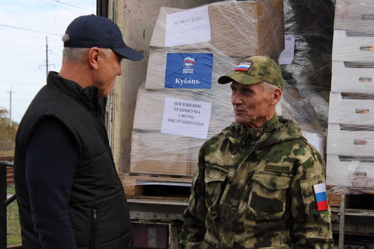 Павел Тропкин: 8 тонн очередного гуманитарного груза и регулярная поддержка от единороссов Кубани Павел Тропкин: 8 тонн очередного гуманитарного груза и регулярная поддержка от единороссов Кубани