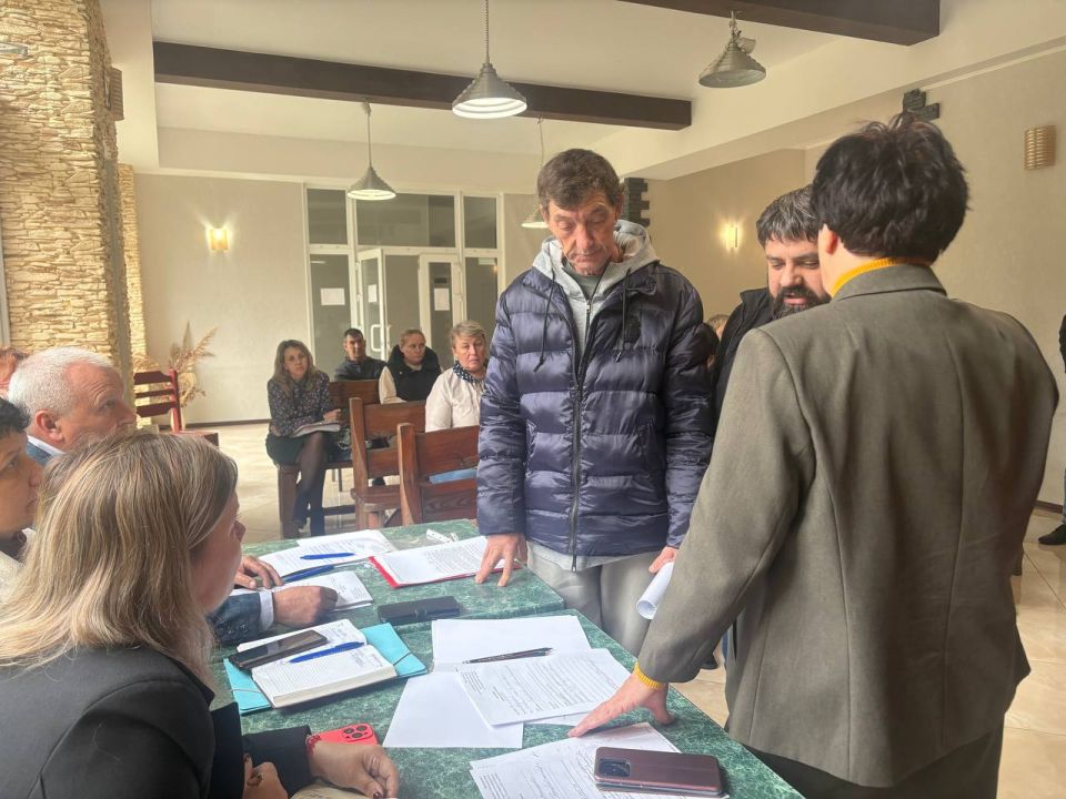 «Единая Россия», пригласила специалистов «Госюрбюро» принять участие в выездном приёме жителей Голопристанского района в с. Железный Порт «Единая Россия», пригласила специалистов «Госюрбюро» принять участие в выездном приёме жителей Голопристанского района в с. Железный Порт