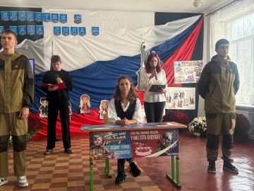 В Голопристанском округе открыли «Парту Героя» в честь Героя России, главного врача Алешковской Центральной районной больницы Владимира Харлана