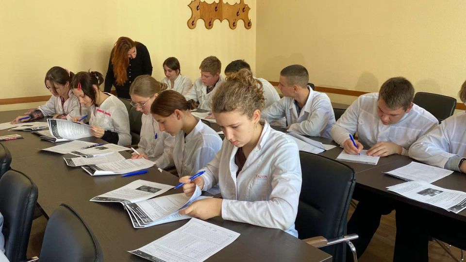 Владимир Сальдо: Более 150 студентов и молодых специалистов стали участниками III Всероссийского научнотехнологического диктанта «Единой России», что прошел в очном и заочном формате по партийному проекту «Выбирай своё» Владимир Сальдо: Более 150 студентов и молодых специалистов стали участниками III Всероссийского научнотехнологического диктанта «Единой России», что прошел в очном и заочном формате по партийному проекту «Выбирай своё»