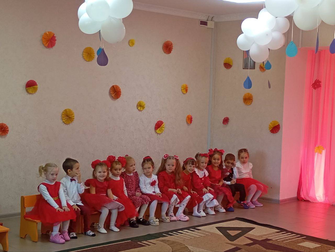 В детском саду «Солнышко» состоялись утренники "Золотая осень" для младшей и средней групп В детском саду «Солнышко» состоялись утренники "Золотая осень" для младшей и средней групп