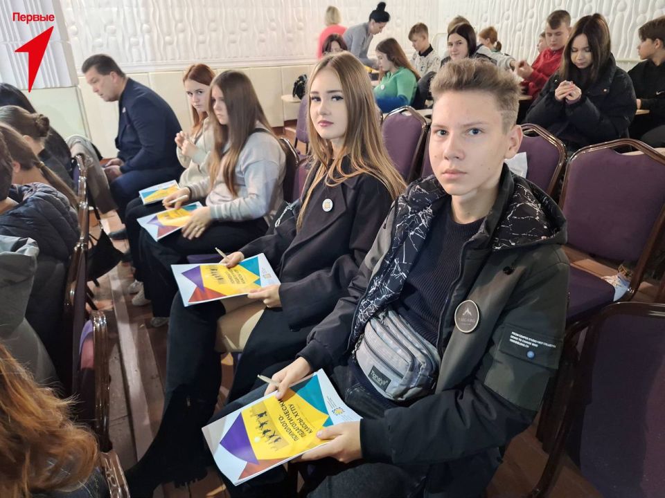 Первые Чаплинской школы приняли участие в Региональном съезде будущих педагогов Первые Чаплинской школы приняли участие в Региональном съезде будущих педагогов