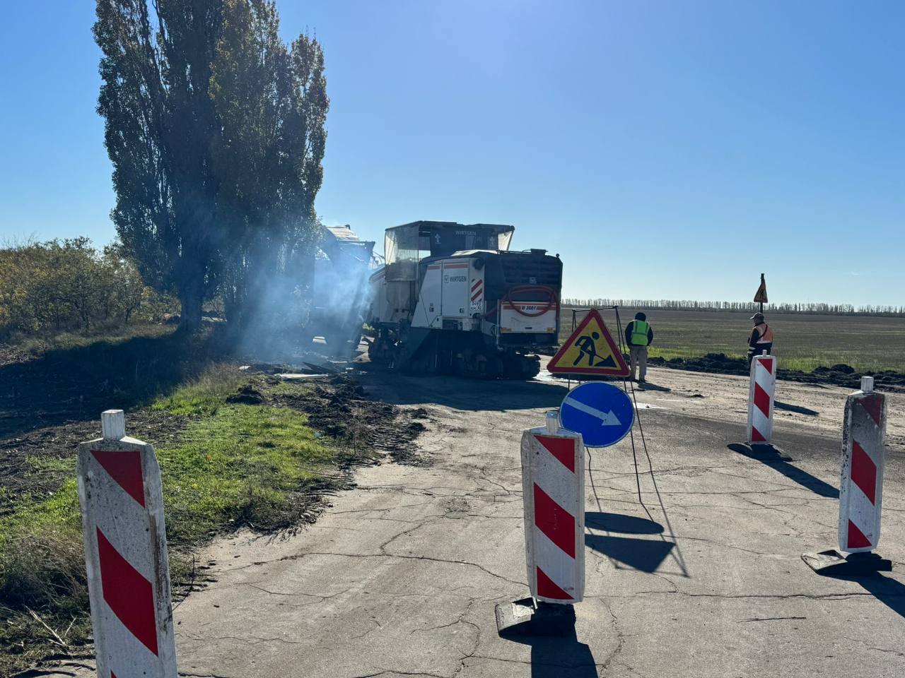 На участке трассы "Новософиевка – Петровка" приступили к укладке выравнивающего слоя дорожного покрытия На участке трассы "Новософиевка – Петровка" приступили к укладке выравнивающего слоя дорожного покрытия