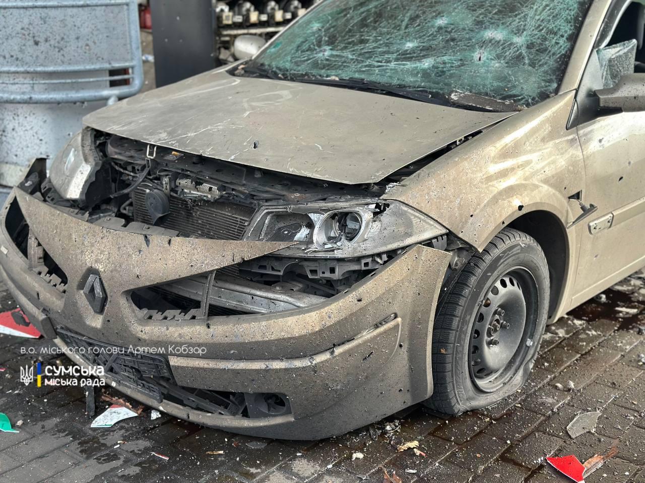 Еще фото с места удара в Сумах