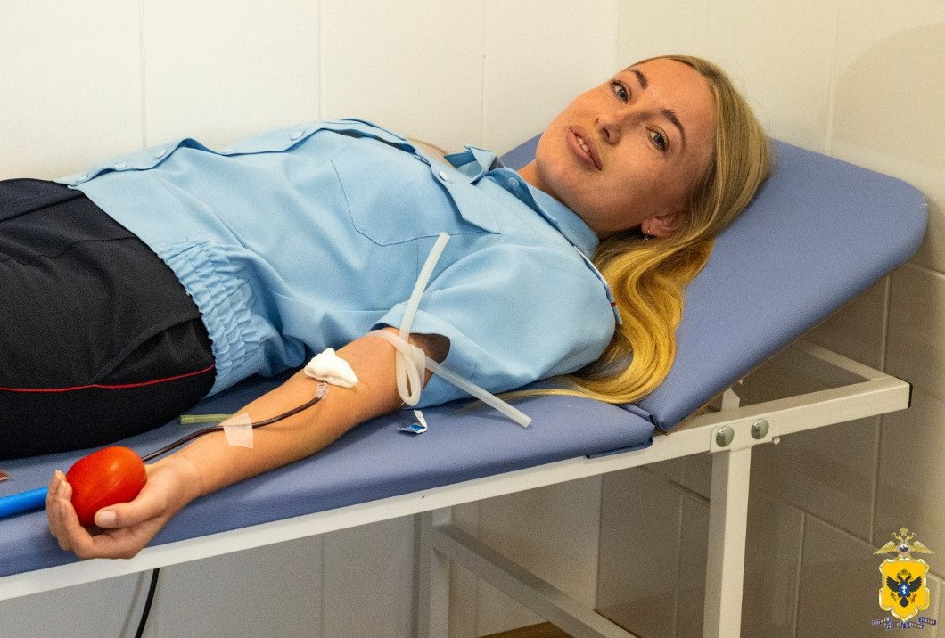 Херсонские полицейские присоединились к акции «Капля крови - капля жизни» Херсонские полицейские присоединились к акции «Капля крови - капля жизни»