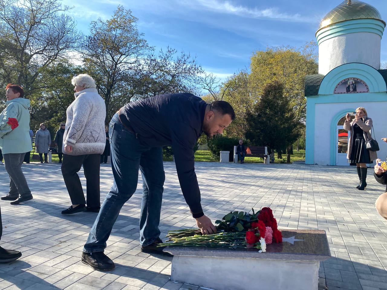 82 года назад воины Красной Армии освободили Геническ и Новотроицкое от немецко-фашистских захватчиков 82 года назад воины Красной Армии освободили Геническ и Новотроицкое от немецко-фашистских захватчиков