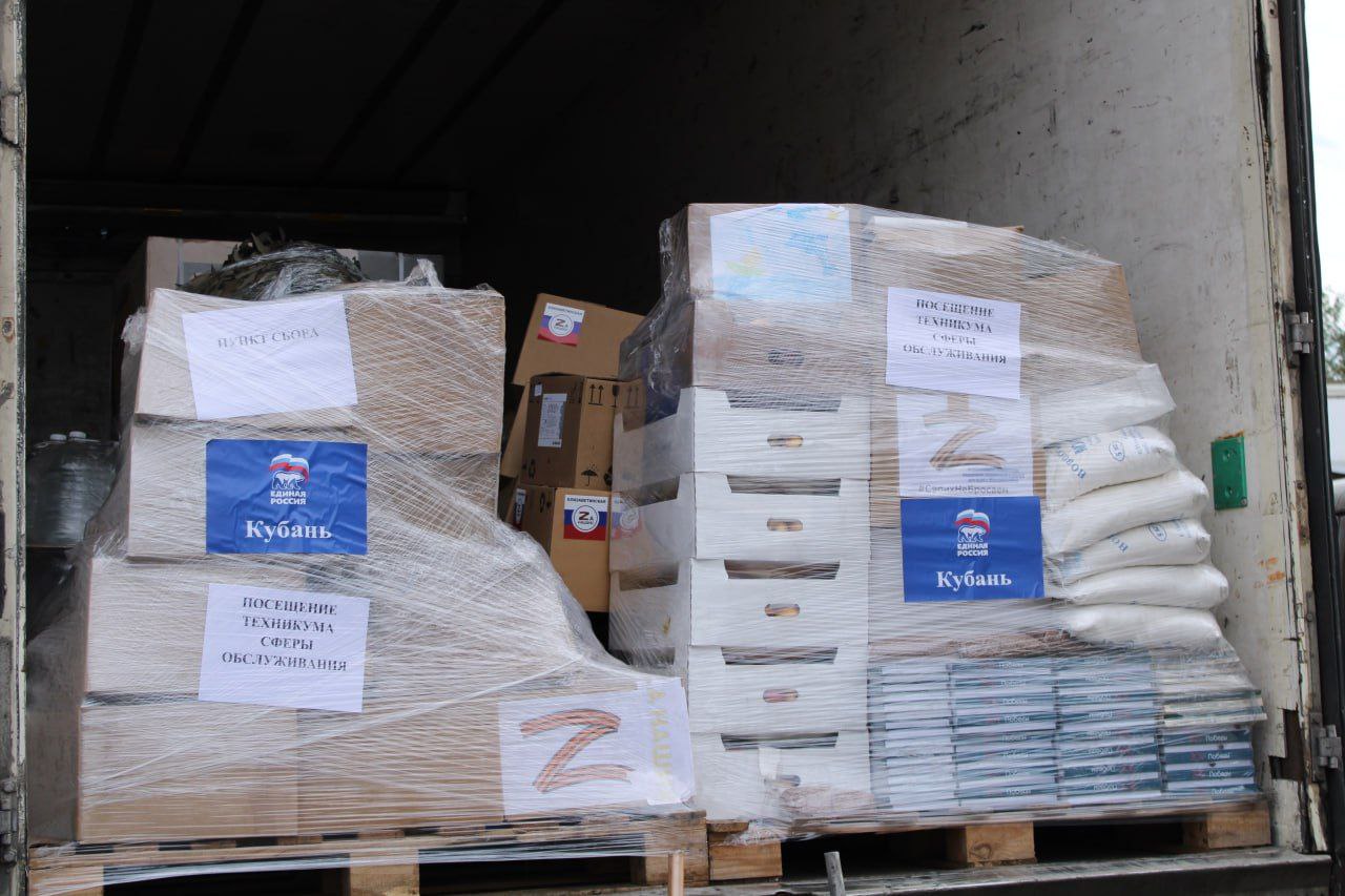 Павел Тропкин: 8 тонн очередного гуманитарного груза и регулярная поддержка от единороссов Кубани Павел Тропкин: 8 тонн очередного гуманитарного груза и регулярная поддержка от единороссов Кубани