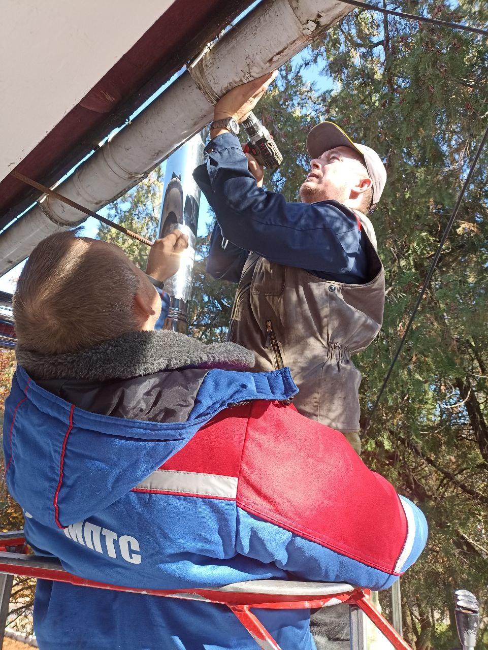 Бригада рязанских теплосетей продолжает ремонтировать отопление на соцобъектах Чаплинки