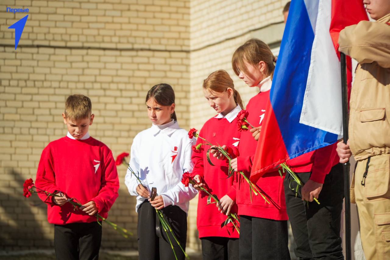 Первые Сергеевской школы приняли участие в торжественной линейке памяти Первые Сергеевской школы приняли участие в торжественной линейке памяти