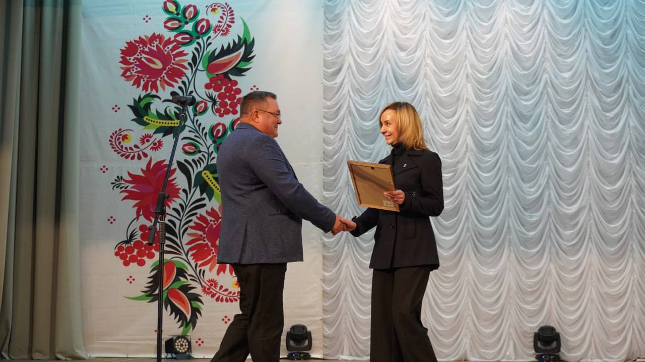 Награды — лучшим: работников агропрома поздравили с профессиональным праздником Награды — лучшим: работников агропрома поздравили с профессиональным праздником